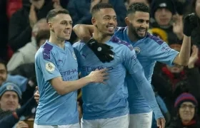 Gabriel Jesús celebra con sus compañeros. 