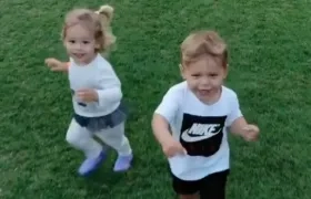 Lucy y Nicholas, hijos de Enrique Iglesias y Anna Kournikova. 