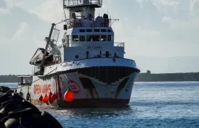 La ONG española Open Arms rescató a 44 migrantes.