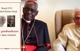 El cardenal Robert Sarahy el papa emérito Benedicto XVI.