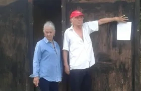 Gloria Barros Navarro y Aristides Charris, los denunciantes.