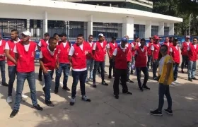 Los promotores logísticos en orden público ayer iniciaron sus labores en el Estadio Metropolitano. 