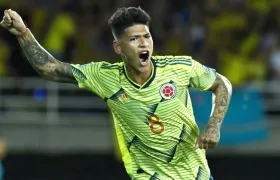 Jorge Carrascal celebrando el empate de la tricolor.