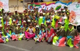 Integrantes de la comparsa Chiva Periodística.