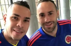 Eder Chaux, en una foto con David Ospina.