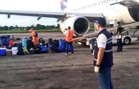 La autoridad aeronáutica solo mantiene los vuelos humanitarios.