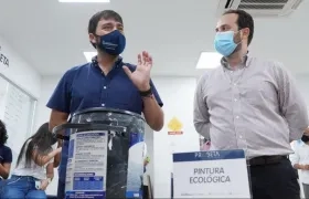 El Alcalde Jaime Pumarejo observando los trabajos realizados.