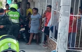La Policía llegó al lugar de los hechos para acordonarlo. 