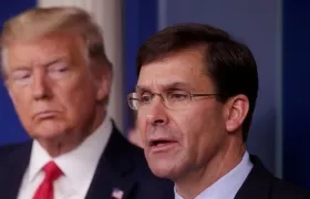 Donald Trump y Mark Esper.