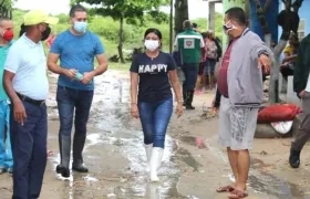 La Secretaria de Gobierno Edilsa Cortina al frente de la atención de los damnificados.