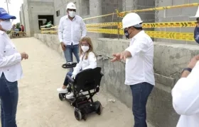 La Gobernadora Elsa Noguera y la Secretaria de Infraestructura, Nury Logreira, en una de las obras.