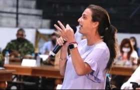 La Ministra Karen Abudinen explicando los alcances del programa.