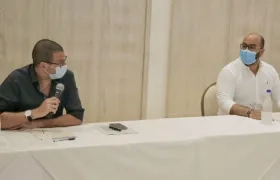 Raúl Lacouture, secretario general de la Gobernación, y el director de la C.R.A., Jesús León Insignares.