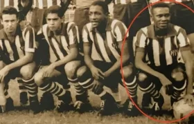 Escurinho al lado de sus compañeros de la época, Paulo Cesar Lima, Joaquin Partdo y Botajara.
