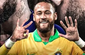Neymar con la camiseta de Brasil.
