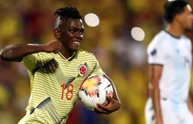 El atacante Edwuin Cetré celebrando el gol del descuento.