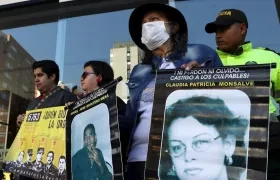 Víctimas a las afueras de la JEP.