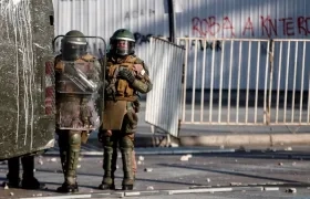 Durante la jornada de protesta en contra del Festival de la Canción de Viña del Mar, quemaron vehículos en la plaza Sucre de la ciudad de Viña del Mar (Chile). 