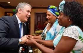Presidente Duque en un encuentro con mujeres.