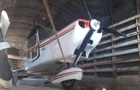 La avioneta inmovilizada.