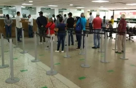 Interior de una sede del Banco Popular en Barranquilla.