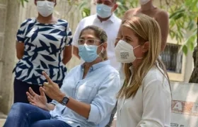 Secretaria Alma Solano y Gobernadora Elsa Noguera.