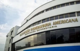 Fachada de la Corporación Universitaria Americana.