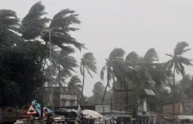 En la India, en los estados orientales de Bengala y Odisha, "casi 658.000 personas han sido evacuadas".