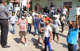 El diálogo con mototaxistas y motocarristas en la vía pública.