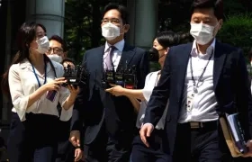 Lee Jae-yong, ingresando a la corte.