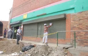 Operativo de cierre de uno de los establecimientos.