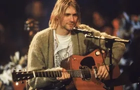 La guitarra del líder de Nirvana, fallecido en 1994, superó el millón de dólares..