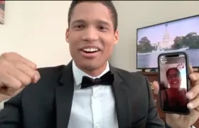 Miguel Ángel Santiesteban, celebrando de manera virtual con su mamá Judith Rangel.