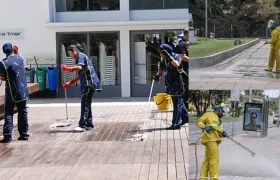 Mezclar desinfectantes no genera un mejor efecto en la limpieza.