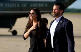 Kimberly Guilfoyle y Donald Trump Jr.