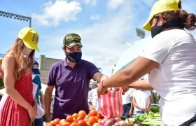 La primera dama Silvana Puello y el Alcalde Jaime Pumarejo.