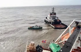 Maniobras para desencallar el buque.