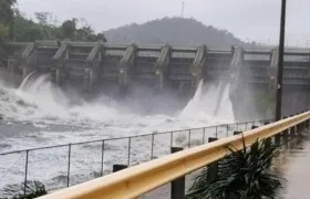 La Autoridad de Acueductos y Alcantarillados de Puerto Rico abrió este jueves las compuertas del embalse de Carraízo.