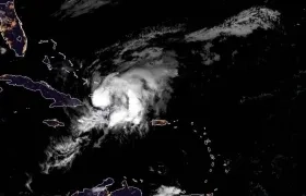 Fotografía del Centro Nacional de Huracanes (NHC) donde se muestra la localización del huracán Isaías. 