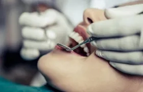 Los servicios dentales están reabriendo paulatinamente en muchas partes del mundo.