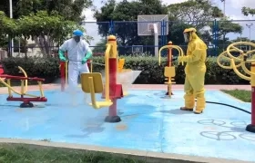 Trabajos de desinfección en gimnasios biosaludables en Barranquilla.