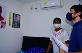 Alcalde Pumarejo en la casa de Oidel Pérez.