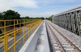 El corredor férreo concesionado a Ferrocarriles del Norte de Colombia, Fenoco, tiene una longitud de 246 kilómetros.