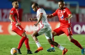 Acción del partido en el estadio 'Pascual Guerrero'.