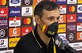 Fabián Bustos, DT de Barcelona de Ecuador.