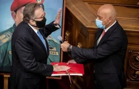 El presidente de la Asamblea Nacional Jorge Rodríguez (derecha).