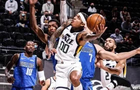 Acción del juego entre Utah y Dallas. 