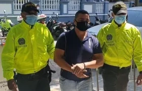 Víctor Alfonso Altamar Vergara cuando era conducido a la URI de la Fiscalía