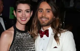 Anne Hathaway y Jared Leto.