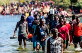 Haitianos entrando a Estados Unidos.
